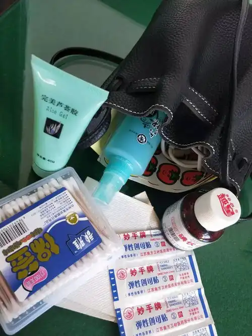 包容天下老师的包里都放些啥

