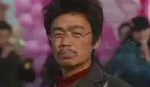 同样是吸烟刘德华烟灰不掉,张国荣充满忧虑,王宝强这个学不来
