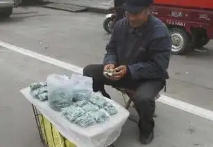 大爷街边卖色素小吃,路人围观都不买,识货的大姐却想包圆
