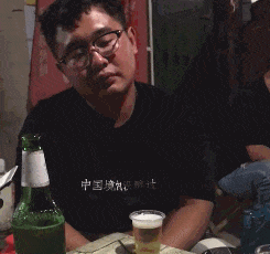 搞笑gif动态图我没喝醉我只是有点困

