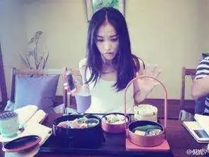 娱乐圈的吃货女星,景甜最爱烤串,赵丽颖爱吃龙虾,唐嫣喜爱甜品
