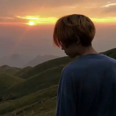 很阳光又很励志的耐看男生头像2022很阳光的又很简单的男头
