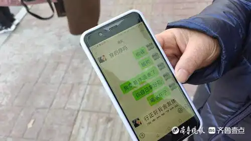 考研路上的陪考家长收藏加油表情包,靠朋友圈了解孩子近况
