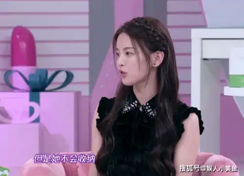 杨超越挑战2倍火鸡面,满头大汗,眼泪鼻涕流,脸麻崩溃表情失控
