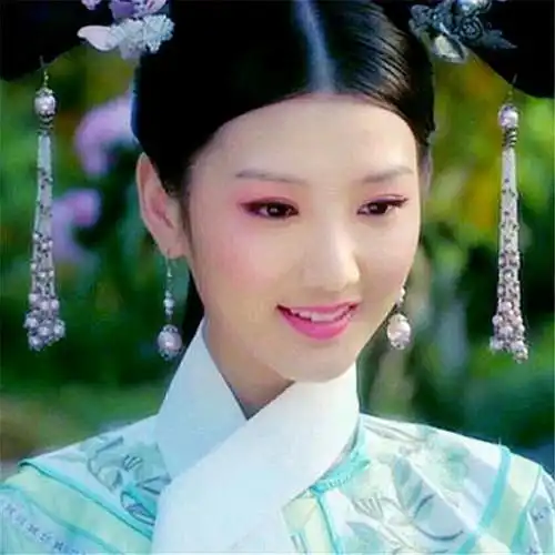 甄嬛传瑛贵人背地里哭泣却被甄嬛发现,竟为自己埋下杀身之祸
