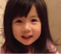 知道这个表情上的女孩是谁,叫什么,求
