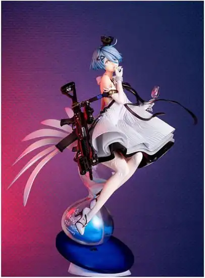 少女前线zasm21白棋皇后手办,手拿酒杯的梦幻枪娘少女装
