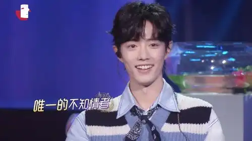 那英唱歌时突发状况,不小心掉落肖战送的金鱼,心虚表情超可爱
