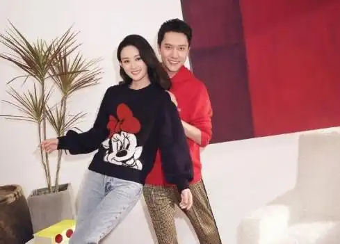 冯绍峰赵丽颖罕见晒合照大方撒狗粮表情娇羞,美得让人认不出
