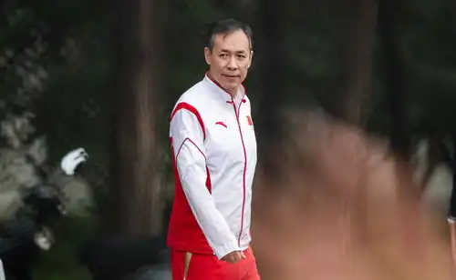 正式出征中国女篮兵发东京奥运会,姚明再现表情包,气氛乐融融
