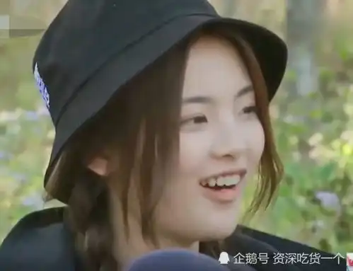 金瀚说有喜欢的女孩,杨超越尬笑,有一个好奇宝宝表情亮了

