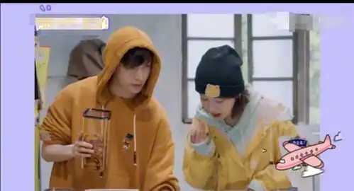 张艺兴的初吻之谜,小绵羊文艺演出,伴舞小姐姐表情夸张
