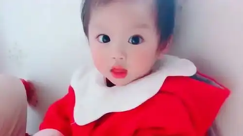 萌娃的表情,怎么这么可爱啊
