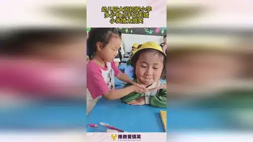 幼儿园大班初探小学,多少有点手足无措,小表情太搞笑
