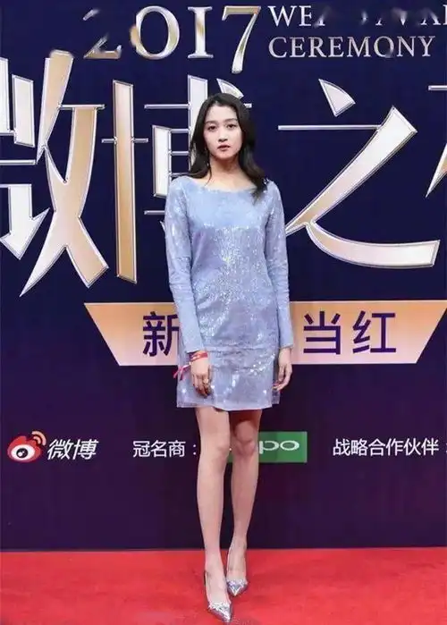 关晓彤离了团队包装,素颜又黑又瘦,身高是高但气质就真的很一般
