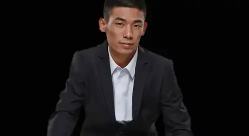 旭旭宝宝对比自己与csgo茄子的外貌变化我正着长,他倒着长

