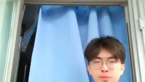 看小哥哥搞笑演绎ppap,表情丰富,真是太搞笑了
