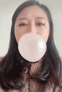 搞笑gif太讲究了,吃个鸡爪也得给去指甲