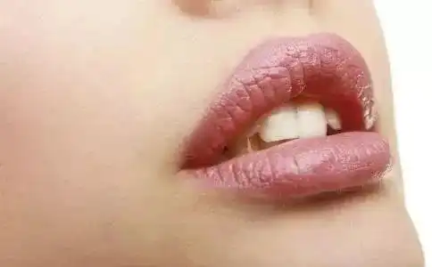 不论男女,脸上出现4种变化,是心脏不好,三件事再难也要坚持血管
