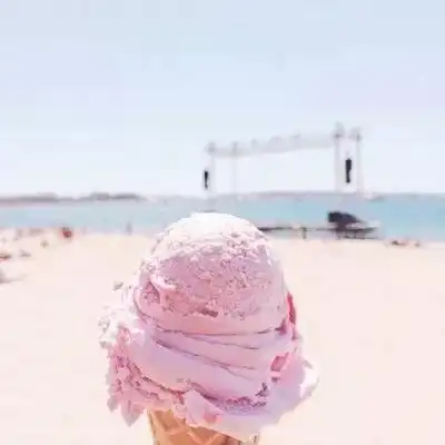 背景图夏日限定冰淇淋
