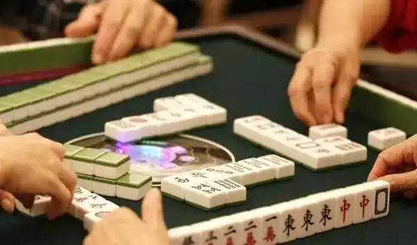 休闲丨麻将桌上看人品,一看一个准

