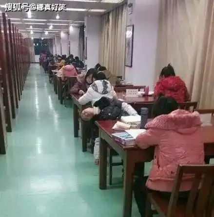 搞笑gif每个美丽女人的背后,总有一群傻傻的男人
