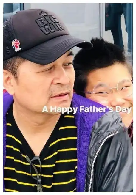 父亲毕福剑前途尽毁,家庭破碎,被称另类的24岁毕凌如今怎样了
