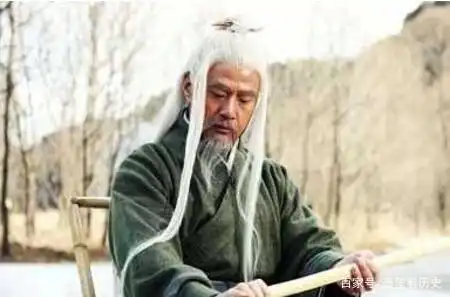 此人堪称水浒第一怂包,身上却有惊人秘密,武松鲁智深地位不如他
