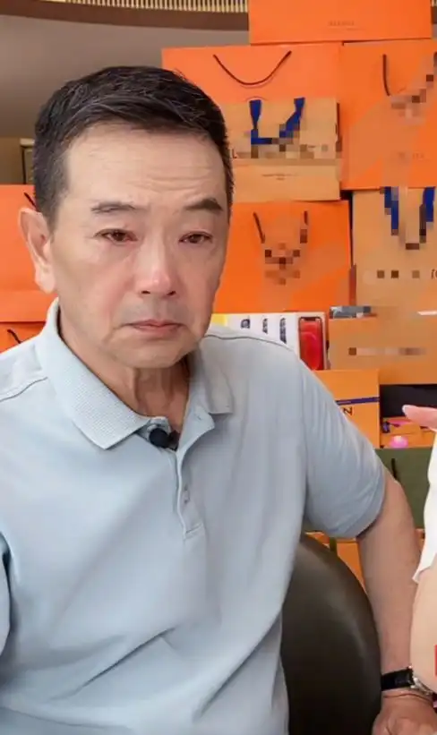 张晨光被指责晚节不保,直播间里老泪纵横,潘长江的教训还是不够
