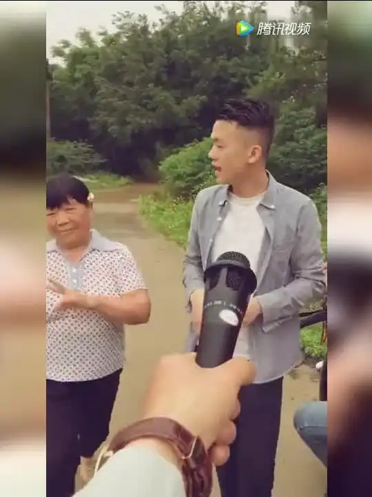 爆笑恶搞这个厚颜无耻的人
