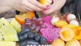 吃播中字sas水果蘸巧克力酱咀嚼音食音甜点
