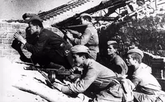 这场战役士兵存活时间不超过十分钟,战场坚持数小时直接当团长
