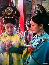 杨幂与众女星合影表情单一爱摆剪刀手
