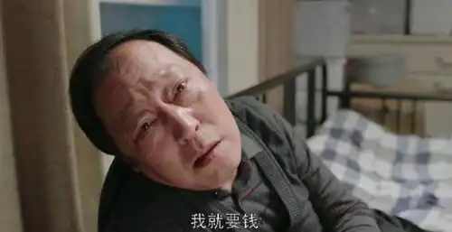 被亲妈吸血,死后被榨干抹黑,刘德华心疼她到哭,她一生悲情
