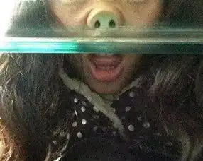 要不是亲眼所见,我还真不相信妹子你有缩骨功啊
