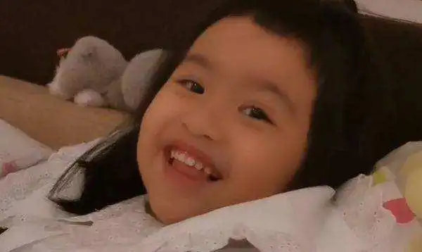包贝尔在女儿心中却输给李现饺子的表情亮了网友我的小情敌
