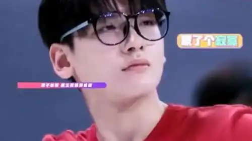 翟潇闻高嘉朗菜鸡互啄,这可怜又无助的小表情也太好笑了吧
