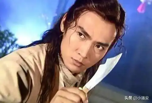 书名跟书中的人名完全一样,结果只是个龙套角色,古龙故意的
