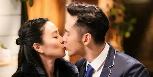 她被称为性感女神,情史丰富,生3个女儿,三婚嫁小12岁男星
