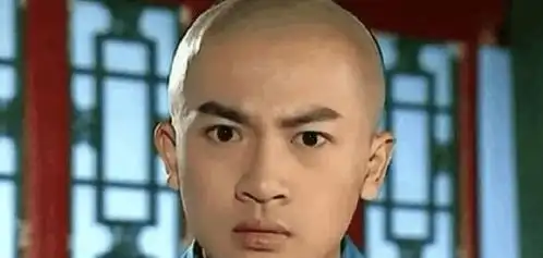 她是历史上五阿哥永琪的生母,本应一路晋升,却因一事老死后宫
