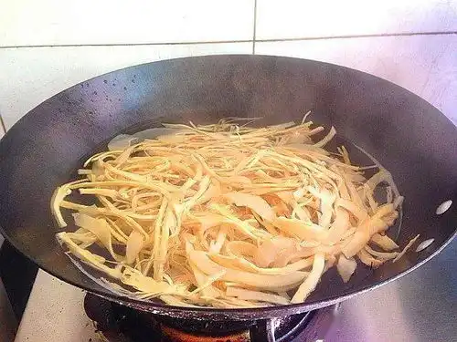 冬季笋烧肉,美味炖菜的鲜香吃法,口感细腻,全家老少都爱吃
