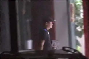 马蓉高调发文后王宝强行踪曝光,与律师会面2小时表情严肃
