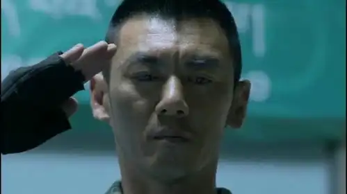 雪域雄鹰身负重伤的军人看到战友敬礼,没想到竟还想着回礼
