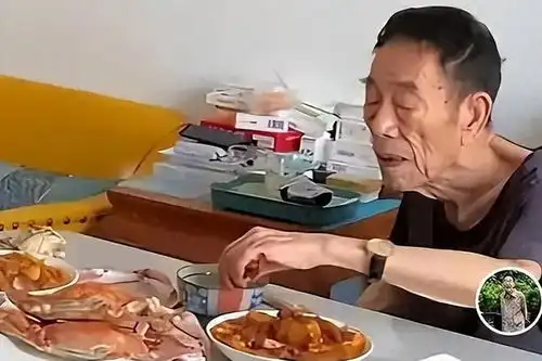 大口吃肉大碗喝酒华子不离身,92岁杨少华,在享福路上一去不返

