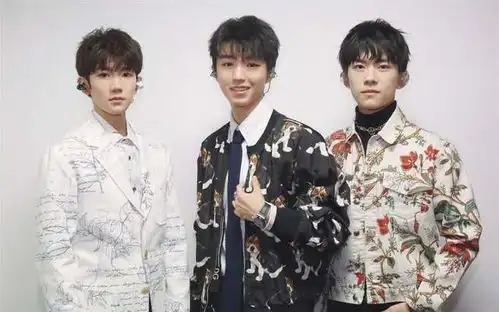 王俊凯参加手游表演赛,表情严肃被赞有责任感,tfboys重聚在即
