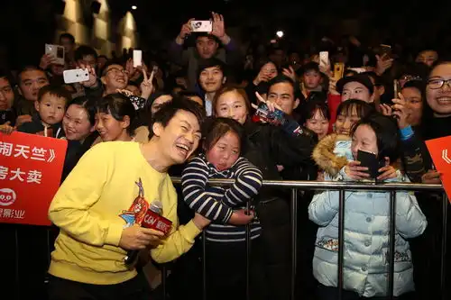 大闹天竺路演王宝强秀表情包玩不停
