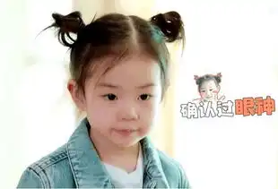 继李小璐女儿甜馨后,又一星二代萌娃成新任表情包一姐
