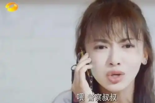 吴谨言职场剧开播,表情浮夸演技尴尬,粉搽太厚脖子和脸色差大
