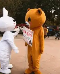 开心一刻毛巾经常被人拿去用,于是我涂上了润滑油,室友洗完澡后
