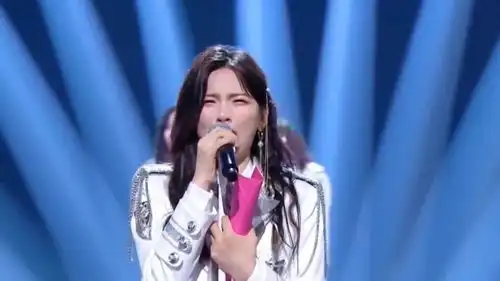 杨超越崩溃大哭,和老板吵架第一名,表情扭曲毫无偶像包袱
